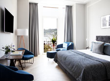Interior de una habitación de Lasala Plaza Hotel