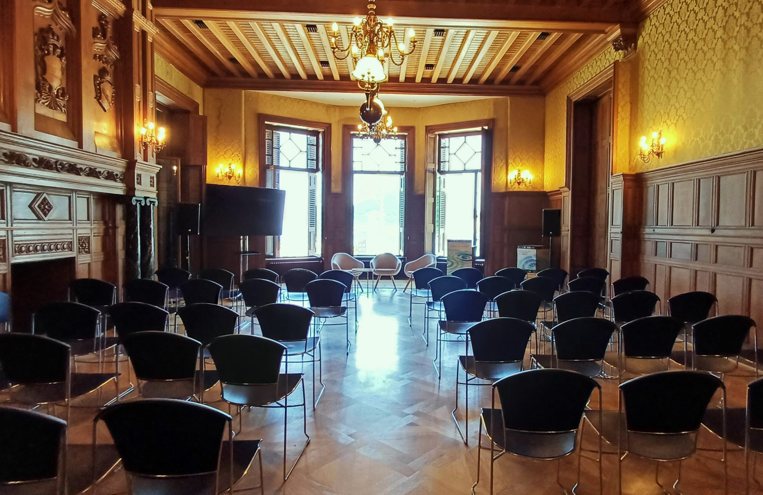 SALÓN DE MADERA