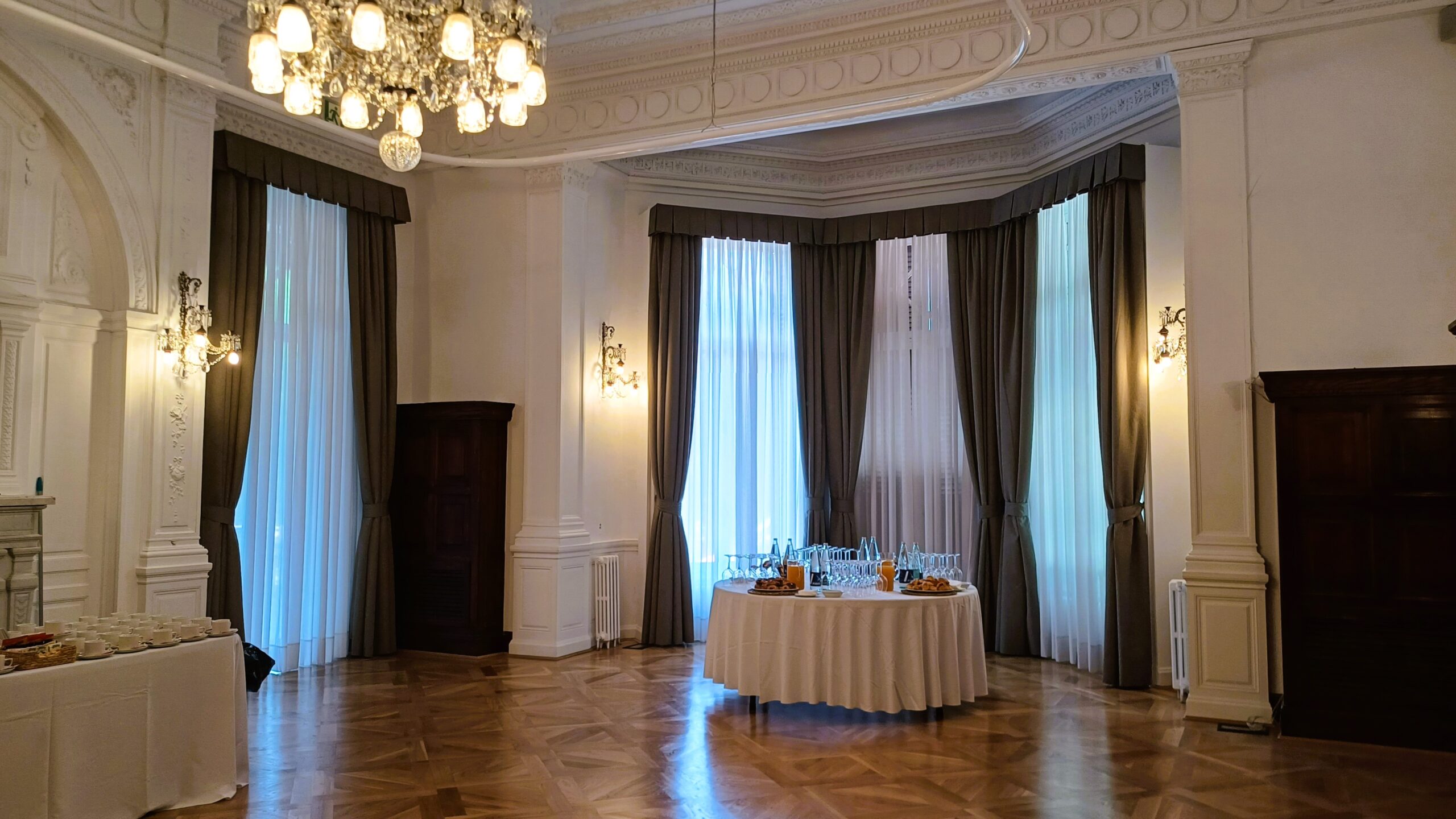 PETIT SALON