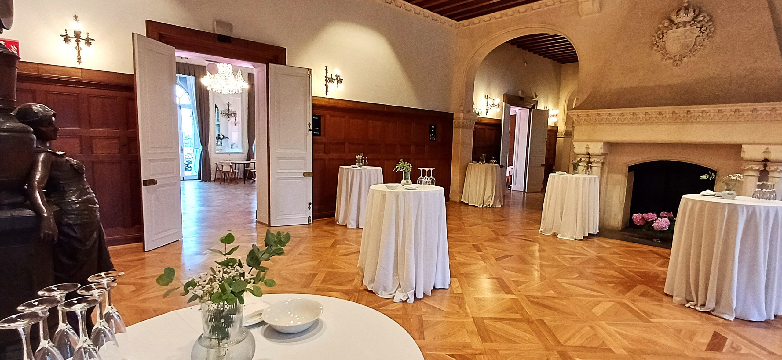 HALL SUR
